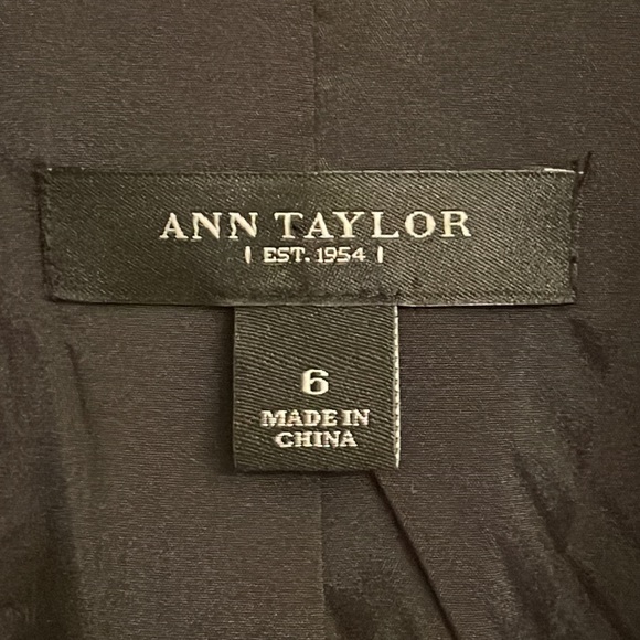 Ann Taylor Wool Blend 2 Front Button 2 Pocket Black Blazer size 6 - Picture 4 of 15